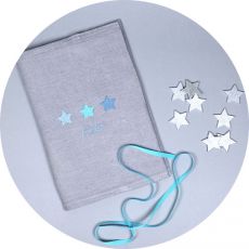 protege-carnet-de-sante-garcon-gris-etoiles-bleues