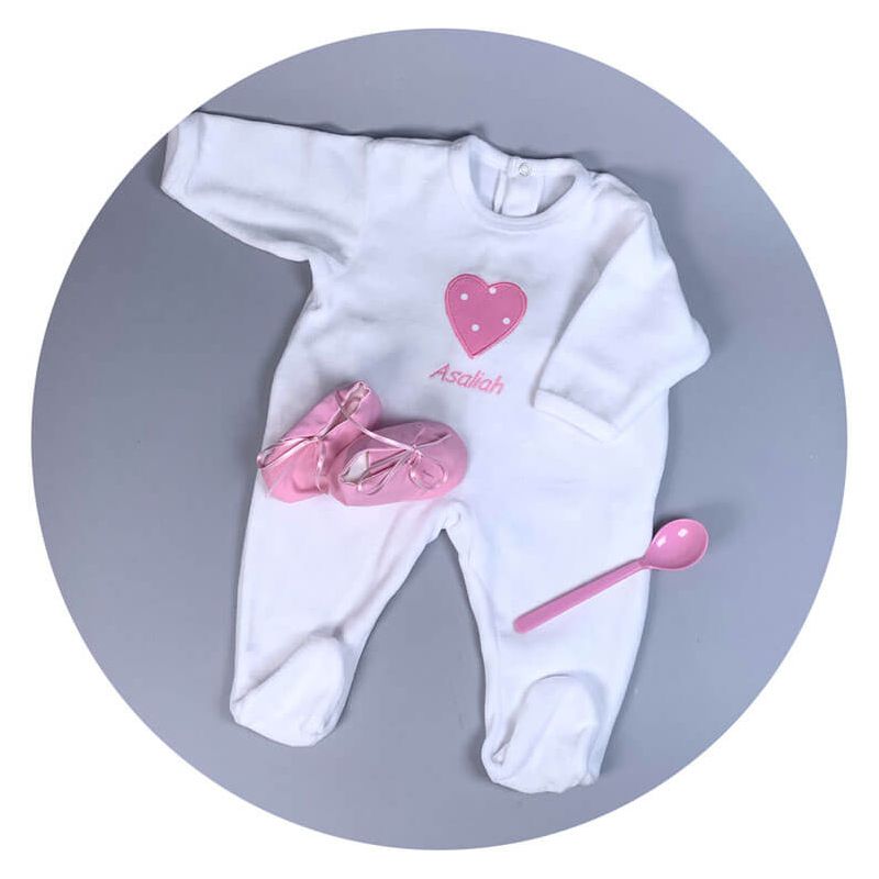 Pyjama bébé fille personnalisé avec prénom et motif coeur