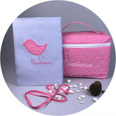 coffret-naissance-fille-rose-trousse-de-toilette-protege-carnet-de-sante