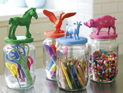 DIY enfant: recycler des figurines animaux sur des bocaux